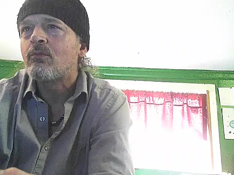 Snapshot of HippieDad333 chatting on 8, 5, 2026 HippieDad333 online show from 8, 5, 2026