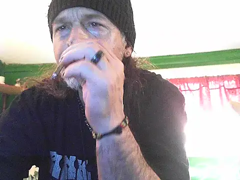 Snapshot of HippieDad333 chatting on 11, 5, 2026 HippieDad333 online show from 11, 5, 2026