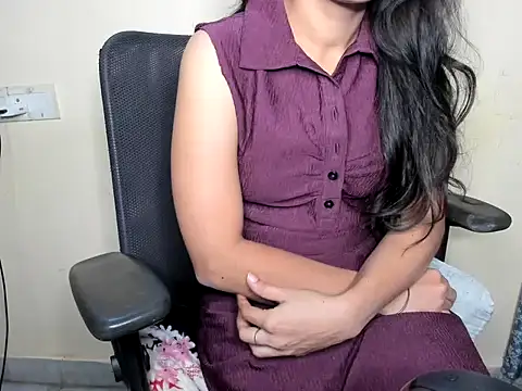 Queen-Bee143 online show from 23, 4, 2026