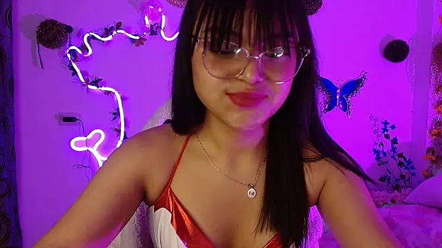 Snapshot of kathia_077 chatting on 2, 10, 2025 kathia 077 online show from 2, 10, 2025