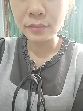 Girl Shy2000 online show from 10, 11, 2025