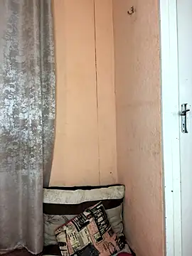 Caramel102004 online show from 13, 1, 2026