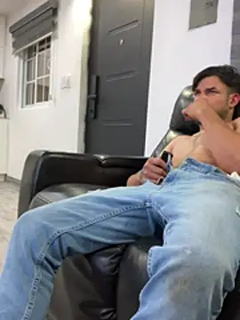 Snapshot of Moisesjrtapia chatting on 19, 5, 2026 Moisesjrtapia online show from 19, 5, 2026