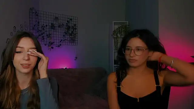 Snapshot of lia_make_love chatting on 4, 10, 2025 lia make love online show from 4, 10, 2025