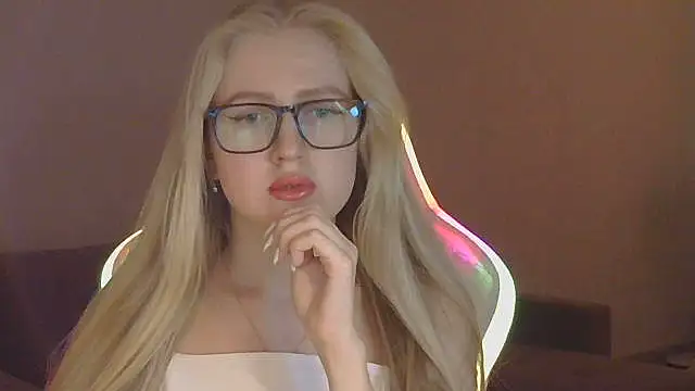 Snapshot of Xylenora chatting on 24, 10, 2025 Xylenora online show from 24, 10, 2025