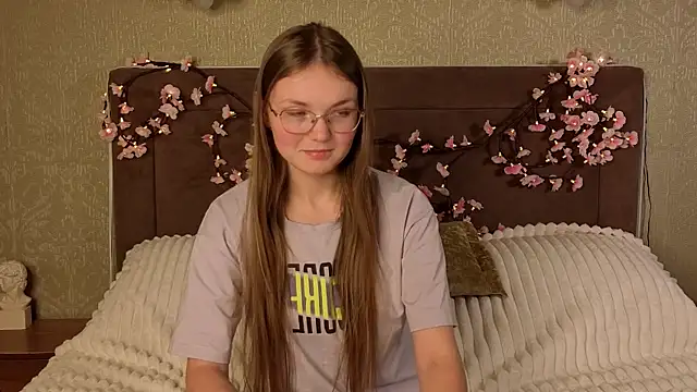 Snapshot of EthelynMole chatting on 15, 10, 2025 EthelynMole online show from 15, 10, 2025