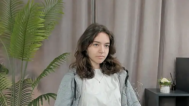 Snapshot of TarahCayne chatting on 29, 9, 2025 TarahCayne online show from 29, 9, 2025