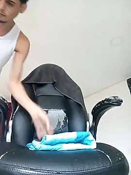 Snapshot of Pingasaboy20 chatting on 30, 11, 2025 Pingasaboy20 online show from 30, 11, 2025