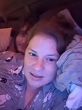 Snapshot of katiebugg22 chatting on 28, 9, 2025 katiebugg22 online show from 28, 9, 2025