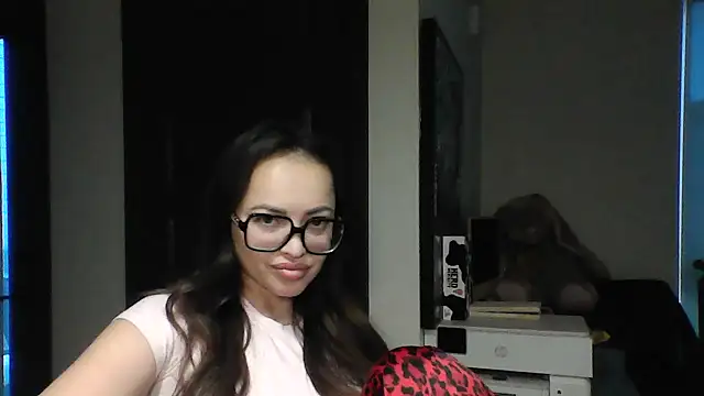 Snapshot of Elyrisse chatting on 25, 10, 2025 Elyrisse online show from 25, 10, 2025