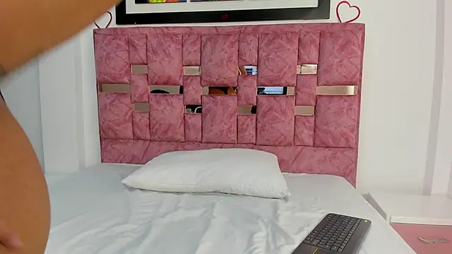 Snapshot of abella_lov chatting on 16, 10, 2025 abella lov online show from 16, 10, 2025