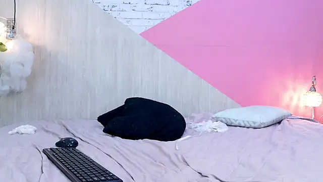 adisson petite1 online show from 9, 2, 2026