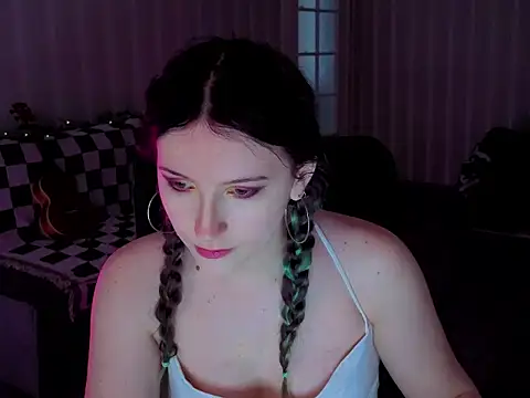 Snapshot of violet-siren-x chatting on 15, 5, 2026 violet-siren-x online show from 15, 5, 2026
