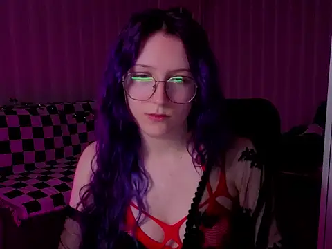 Snapshot of violet-siren-x chatting on 28, 5, 2026 violet-siren-x online show from 28, 5, 2026