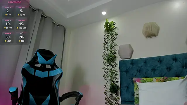 Snapshot of violett__rousee chatting on 7, 10, 2025 violett rousee online show from 7, 10, 2025