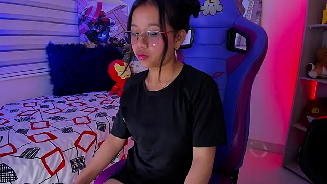 Snapshot of Zoe_Skyler chatting on 8, 10, 2025 Zoe Skyler online show from 8, 10, 2025