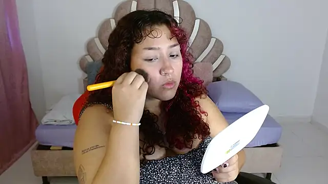 Snapshot of BlueeVelvet chatting on 4, 10, 2025 BlueeVelvet online show from 4, 10, 2025