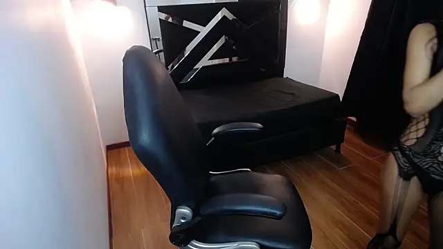 MarianaRojas  online show from 22, 12, 2025