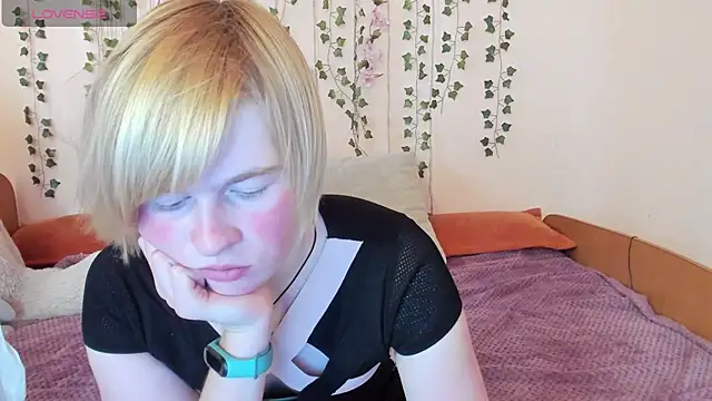 Cattie w  online show from 24, 10, 2025