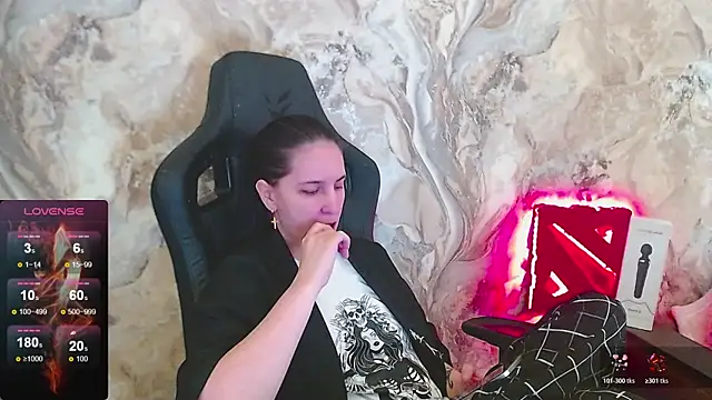 Irwi Tomboy online show from 28, 4, 2026