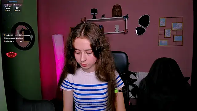 Snapshot of rebecca_smile chatting on 26, 11, 2025 rebecca smile online show from 26, 11, 2025