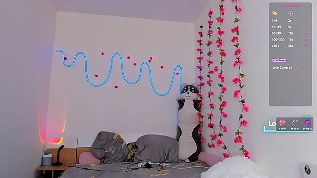 Snapshot of Evalore chatting on 3, 10, 2025 Evalore online show from 3, 10, 2025