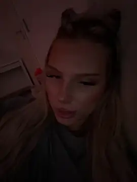 blondeeee online show from 2, 7, 2026