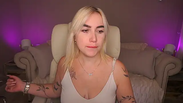 Snapshot of MariellaVi chatting on 25, 9, 2025 MariellaVi online show from 25, 9, 2025