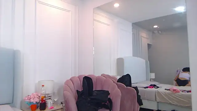 ChantalGarner online show from 17, 10, 2025