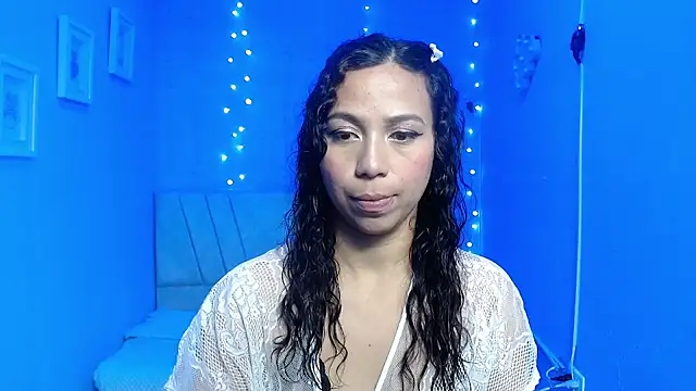 Snapshot of mIley_011 chatting on 30, 9, 2025 mIley 011 online show from 30, 9, 2025