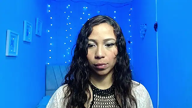 Snapshot of mIley_011 chatting on 4, 10, 2025 mIley 011 online show from 4, 10, 2025