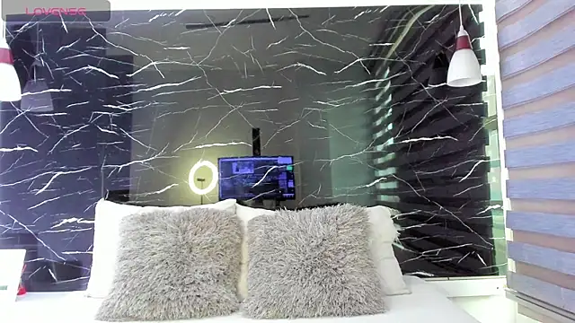 ZOE LE online show from 24, 3, 2026