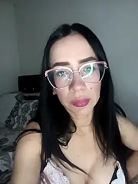Snapshot of YaraDuartee chatting on 7, 4, 2026 YaraDuartee online show from 7, 4, 2026