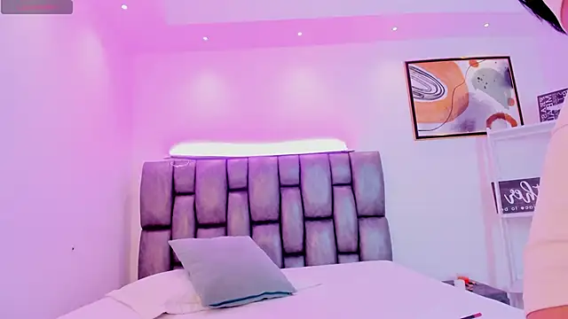 Violet Anders online show from 15, 11, 2025