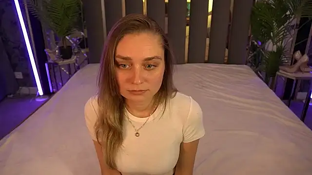 Snapshot of CupLoveElvira chatting on 11, 10, 2025 CupLoveElvira online show from 11, 10, 2025