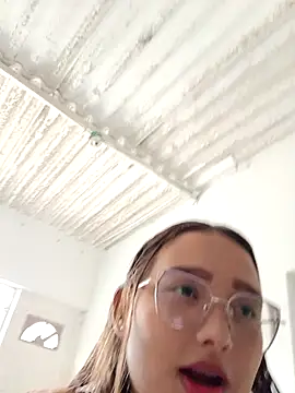 Snapshot of young_dairy01 chatting on 1, 10, 2025 young dairy01 online show from 1, 10, 2025