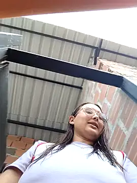 Snapshot of young_dairy01 chatting on 17, 10, 2025 young dairy01 online show from 17, 10, 2025