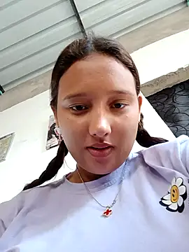 Snapshot of young_dairy01 chatting on 21, 10, 2025 young dairy01 online show from 21, 10, 2025