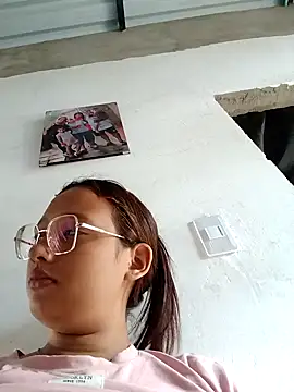 Snapshot of young_dairy01 chatting on 29, 10, 2025 young dairy01 online show from 29, 10, 2025