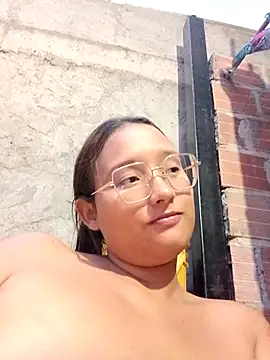 Snapshot of young_dairy01 chatting on 21, 11, 2025 young dairy01 online show from 21, 11, 2025