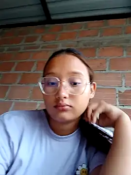 Snapshot of young_dairy01 chatting on 28, 11, 2025 young dairy01 online show from 28, 11, 2025