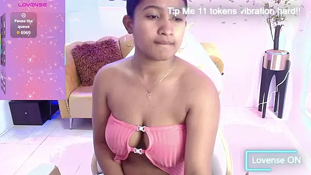 Snapshot of Kiara_rox chatting on 3, 10, 2025 Kiara rox online show from 3, 10, 2025