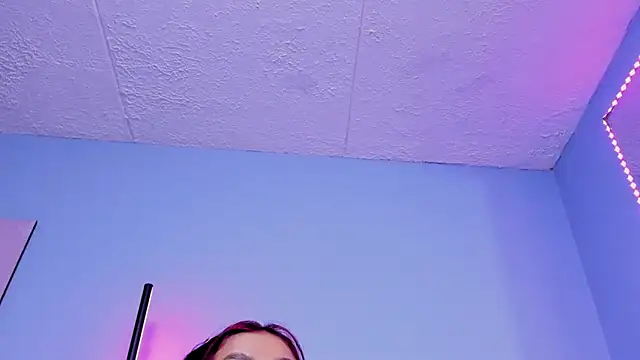 Snapshot of KathiaSaenz_ chatting on 21, 11, 2025 KathiaSaenz online show from 21, 11, 2025