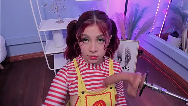 Snapshot of KathiaSaenz_ chatting on 29, 11, 2025 KathiaSaenz online show from 29, 11, 2025