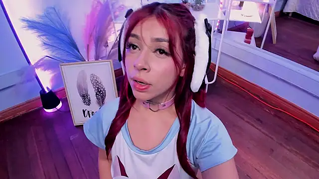 Snapshot of KathiaSaenz_ chatting on 4, 12, 2025 KathiaSaenz online show from 4, 12, 2025