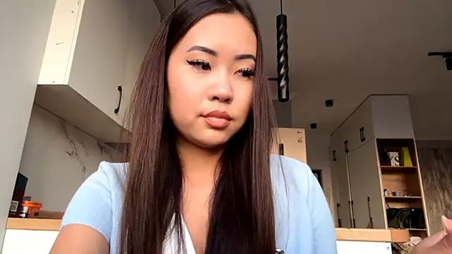 Ur neighbor Kira online show from 15, 10, 2025