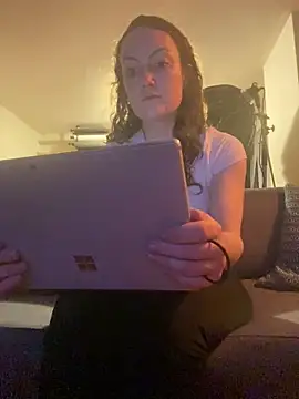 sexybriiiixoxo online show from 13, 4, 2026