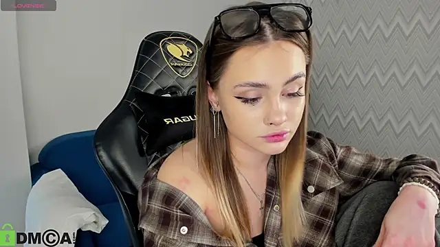 KarinaBroks online show from 12, 11, 2025