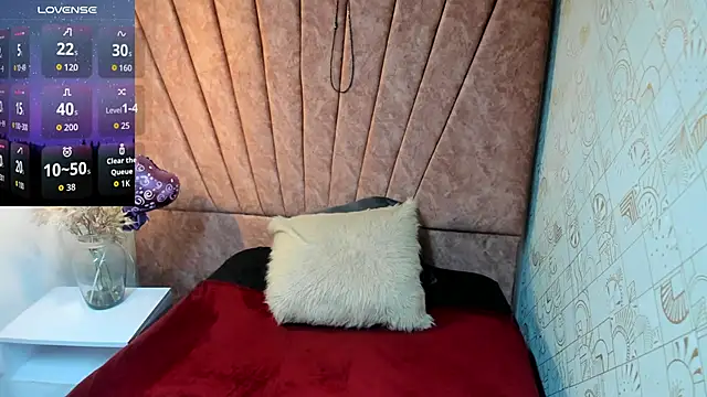 Issa Milf   online show from 13, 10, 2025