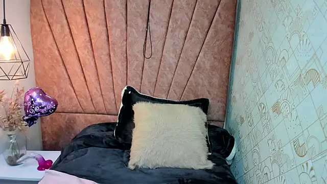 Issa Milf   online show from 7, 11, 2025